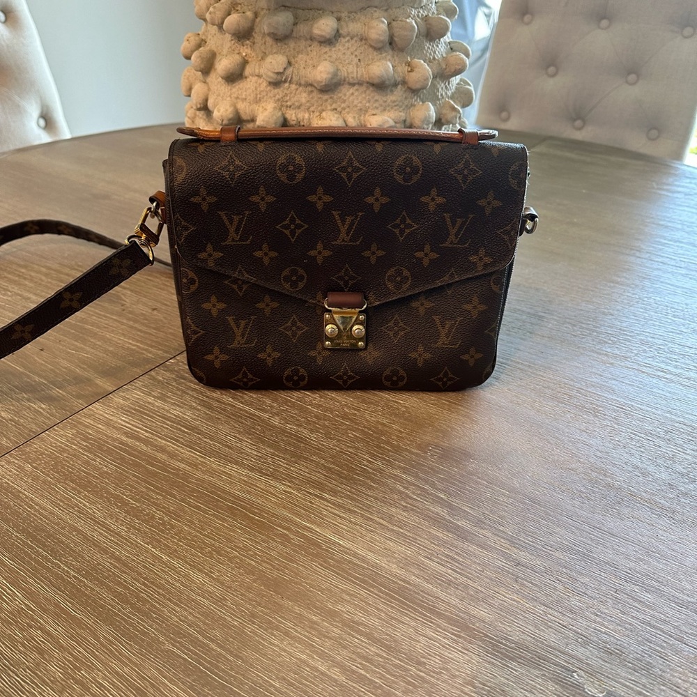 Louis Vuitton Pochette Metis